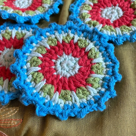 Hand crocheted Mandala coasters in turquoise, green, reddish orange - Picture 2 of 5